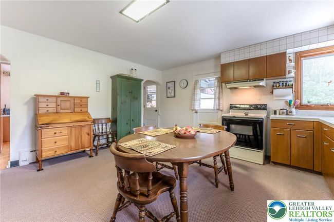 Large Eat in Kitchen | Image 22