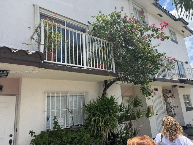 APT-201 - 950 Sw 104 Th Ct, Townhouse with 2 bedrooms, 3 bathrooms and null parking in Miami FL | Image 4