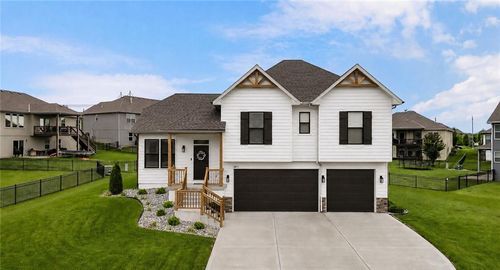 18911 Weaver St, Spring Hill, KS, 66083-4584 | Card Image