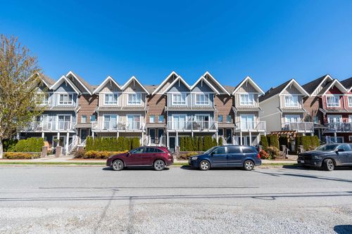 404 - 1661 Fraser Avenue, Condo with 3 bedrooms, 1 bathrooms and 1 parking in Port Coquitlam BC | Card Image