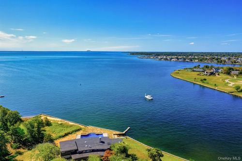 10 Great Cove Ln, Islip, NY, 11751-4505 | Card Image