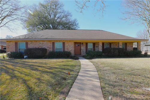 302 Sweetbriar Dr, Alexandria, LA, 71303-3334 | Card Image