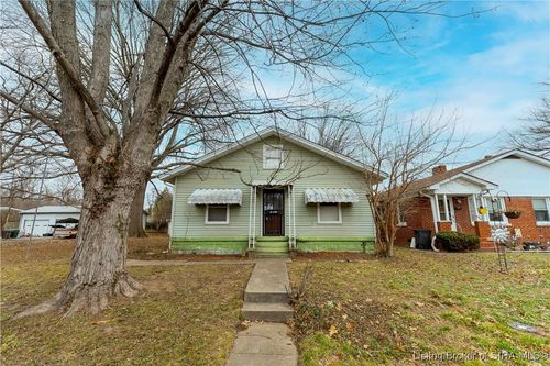 527 W Stansifer Ave, Clarksville, IN, 47129-2631 | Card Image