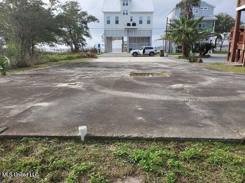 216 Front St, Pass Christian, MS, 39571-3277 | Card Image