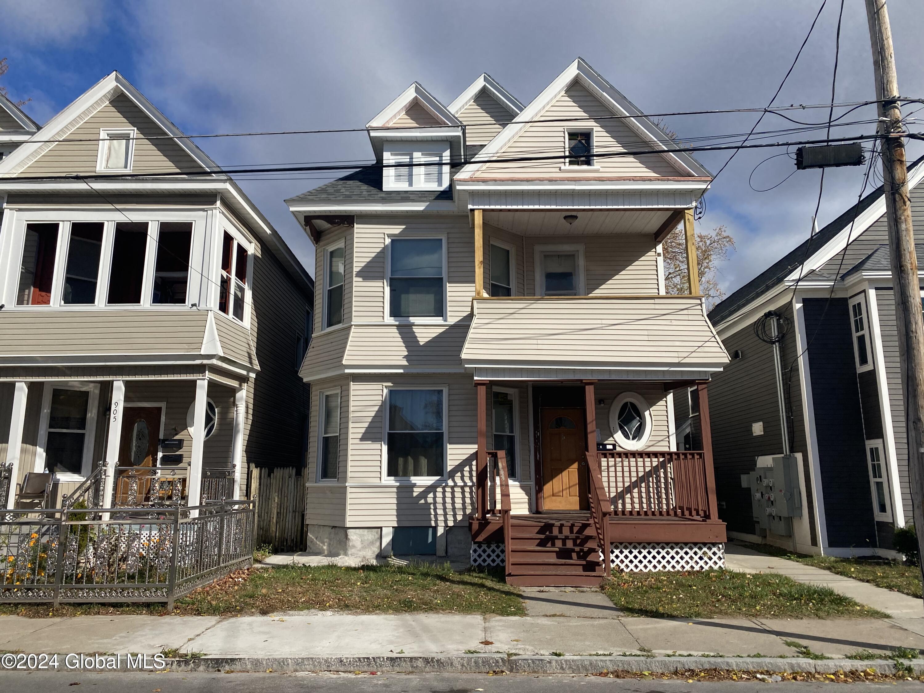 907 Delamont Ave, Schenectady, NY 12307