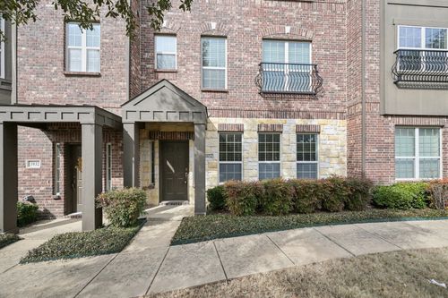 3934 Amberwood Dr, Addison, TX, 75001-4426 | Card Image