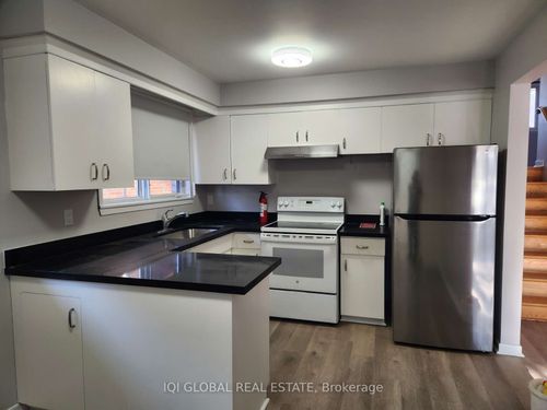 upper-2143 Linby St, Mississauga, ON, L4Y1V6 | Card Image