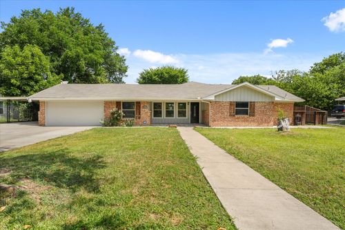 801 Donlee Rd, Lancaster, TX, 75134-3116 | Card Image