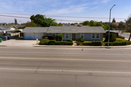 3654 Thompson Ave, Selma, CA, 93662-2150 | Card Image
