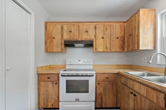 Kitchen | Image 12