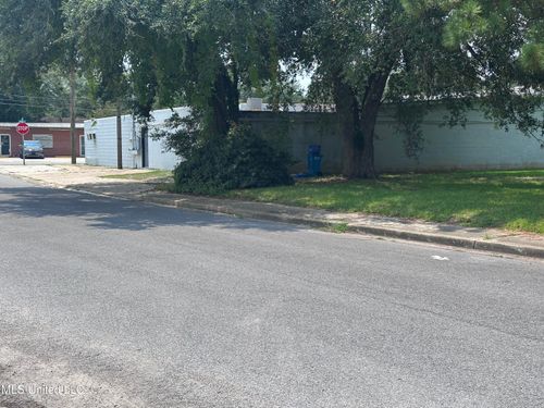 1907 Resca De La Palma St, Pascagoula, MS, 39567-5639 | Card Image