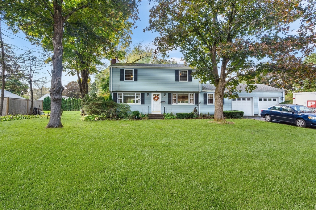 Bel Air Dr, Longmeadow, MA 01106