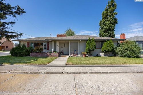 137 S Burke Ave, Connell, WA, 99326-4032 | Card Image