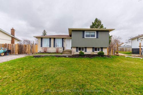 14 Roxborough Court, St Catharines, ON, L2M6E3 | Card Image