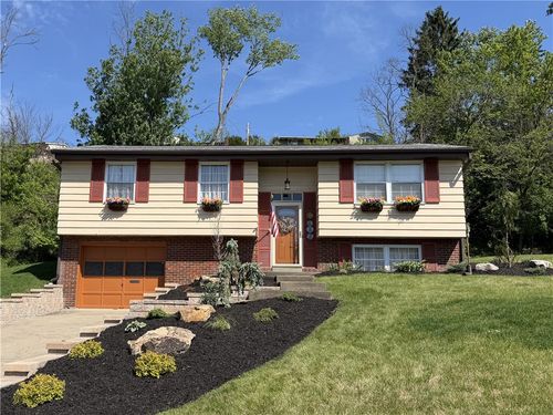 460 Temona Dr, Pleasant Hills, PA, 15236-4249 | Card Image