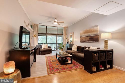 3b-1670 Parkcrest Cir, RESTON, VA, 20190-4958 | Card Image