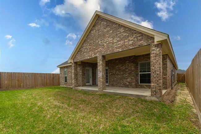 8040 Honeywood Trl, Home with 3 bedrooms, 2 bathrooms and null parking in Nederland TX | Image 13