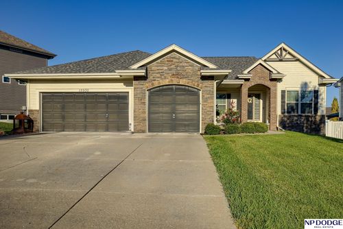 15930 Grebe St, Bennington, NE, 68007-1550 | Card Image