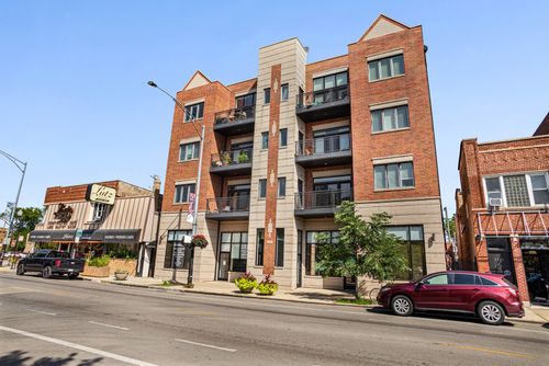 3n-2450 W Montrose Ave, Chicago, IL, 60618-4828 | Card Image