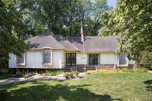 10513 W 70th Ter, Shawnee, KS, 66203-4121 | Card Image