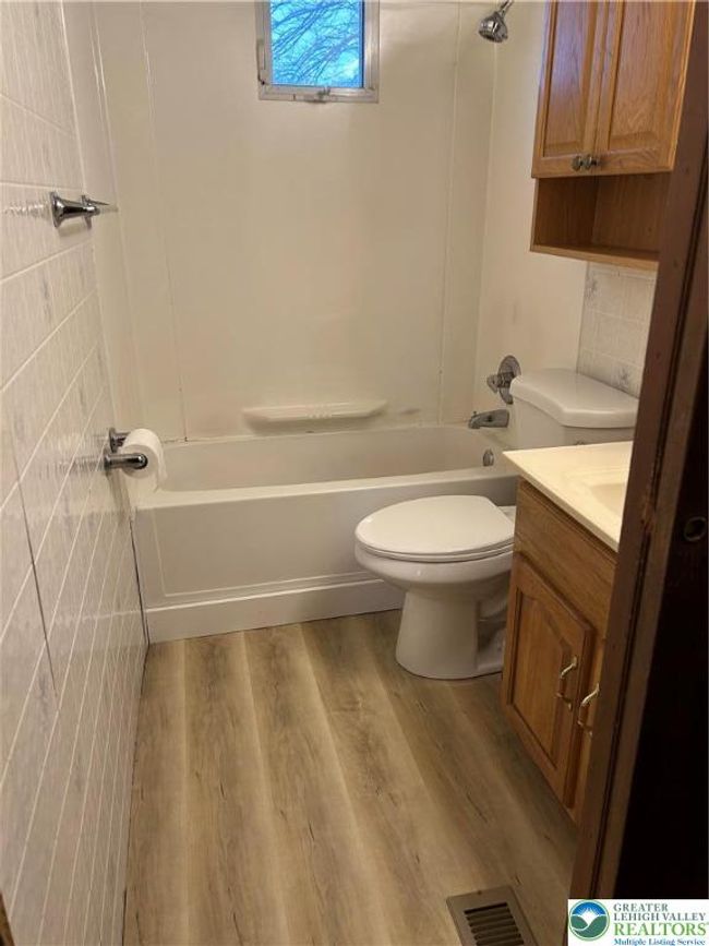Bathroom | Image 12
