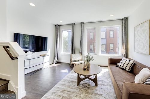 5656 46th Pl, HYATTSVILLE, MD, 20781-1953 | Card Image