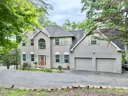 121 Brandyshire Dr, Tamiment, PA, 18371-9411 | Card Image