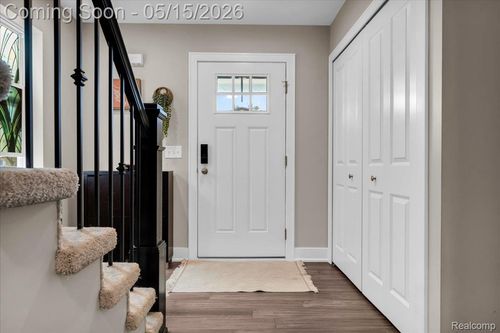 515 S Winding Dr, Waterford, MI, 48328-4164 | Card Image