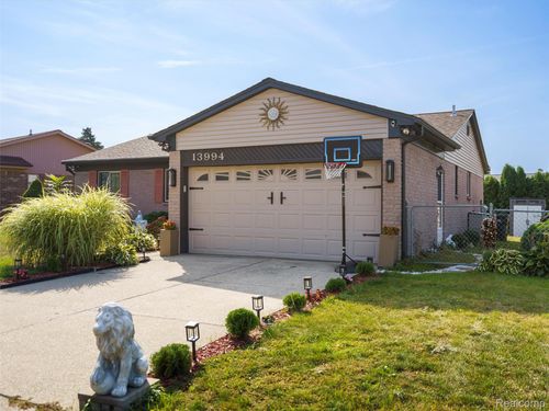 13994 Billette Dr, Sterling Heights, MI, 48313-2716 | Card Image