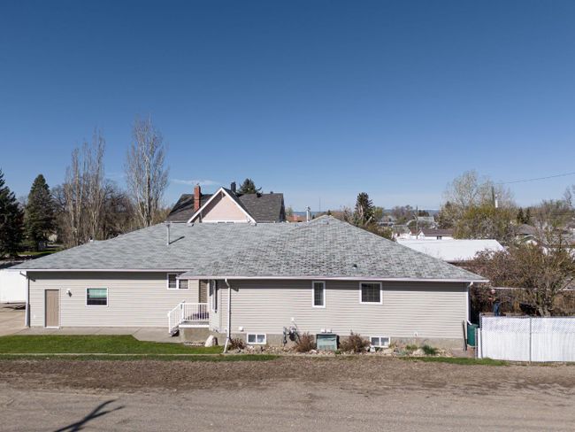 216 48 Avenue W, Home with 2 bedrooms, 2 bathrooms and 2 parking in Claresholm AB | Image 29