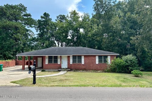 1104 Fairview Dr, Waynesboro, MS, 39367-2110 | Card Image