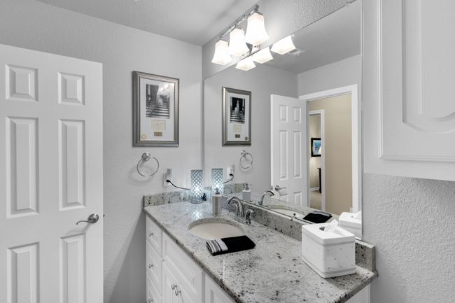 Full bathroom on 1st floor | Image 27