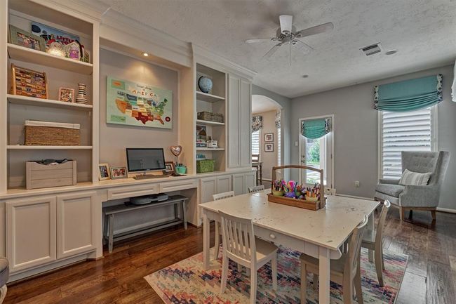 Craft/Sun Room complete with builtins. | Image 23
