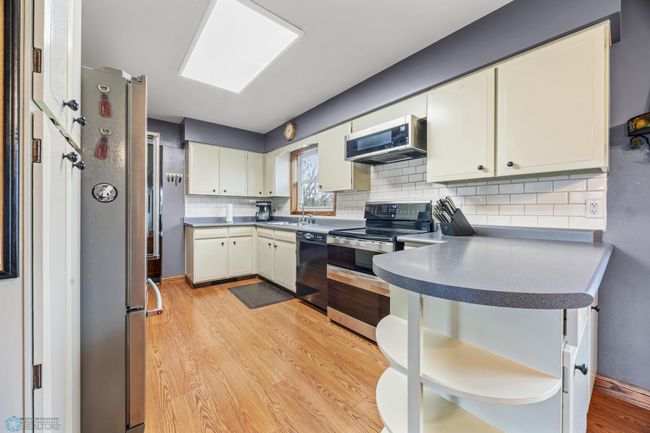 Kitchen with new back splash | Image 12