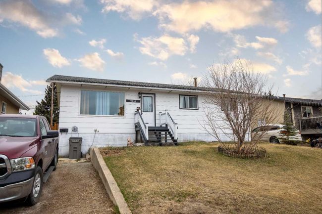 9244 110 Avenue, Home with 4 bedrooms, 2 bathrooms and 4 parking in Grande Prairie AB | Image 2