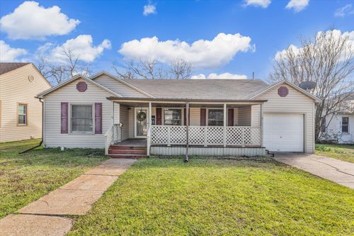 704 E Mclennan Ave, Mart, TX, 76664-1136 | Card Image