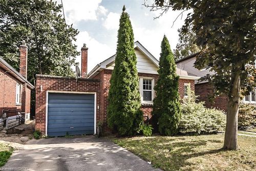 9 Gary Ave, Hamilton, ON, L8S1Y2 | Card Image