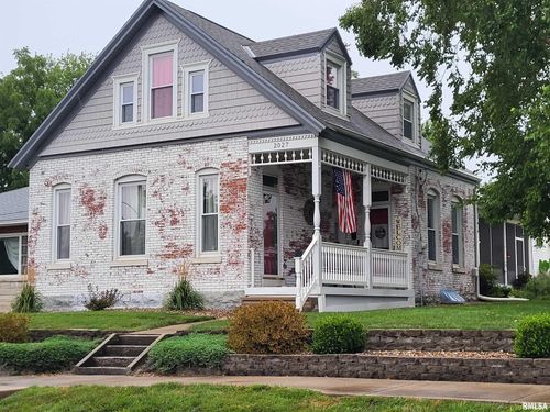 2027 Elm St, Quincy, IL, 62301-3233 | Card Image