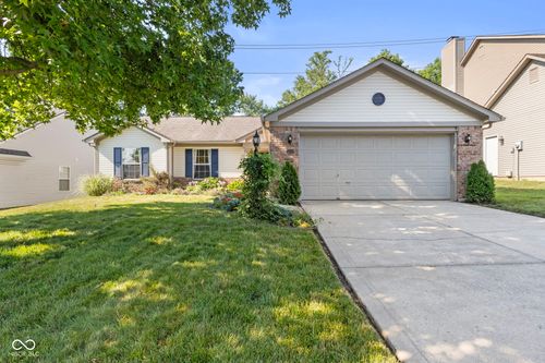 7009 Thousand Oaks Ln, Indianapolis, IN, 46214-3297 | Card Image
