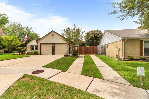 2780 Pinewood Dr, League City, TX, 77573-4313 | Card Image