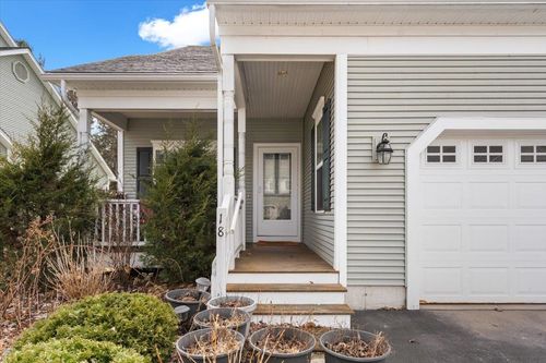 18 Dunbar Dr, Essex Junction, VT, 05452-4436 | Card Image