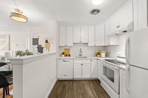 1-3-51 Warren St, Waltham, MA, 02453 | Card Image