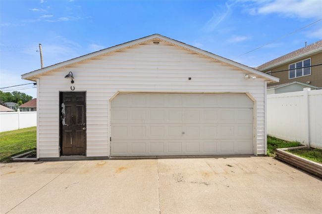 2469 1 St St, House other with 3 bedrooms, 2 bathrooms and null parking in Cedar Rapids IA | Image 18