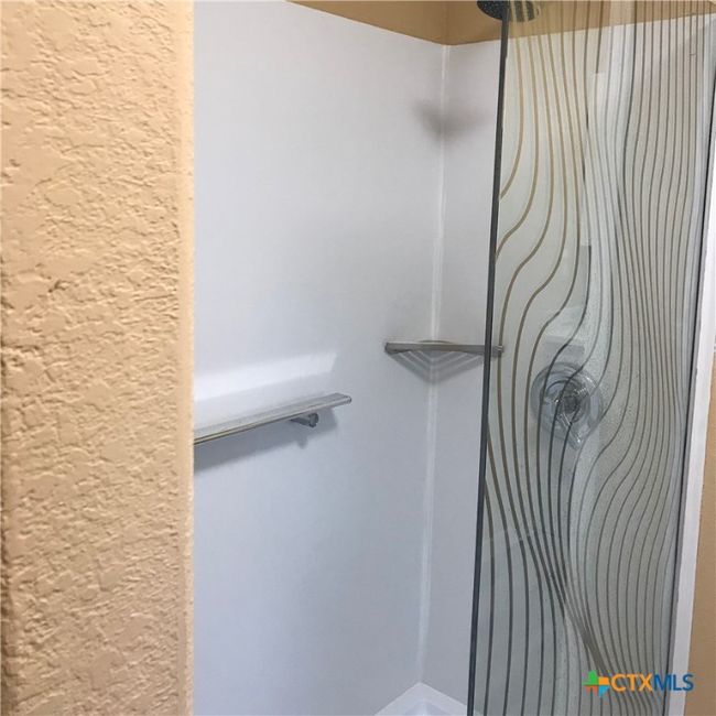APT-101 - 4841 Highway 35 N, Condo with 2 bedrooms, 1 bathrooms and null parking in Rockport TX | Image 6