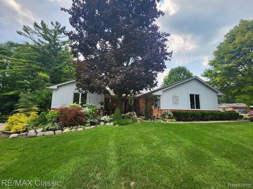 1530 Ashover Dr, Bloomfield Hills, MI, 48304-1217 | Card Image