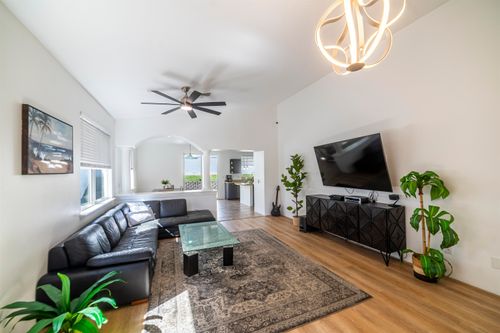 70 Hoku Puhipaka St, Kahului, HI, 96732-4528 | Card Image