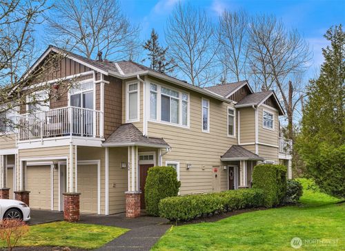 566 241st Ln Se, Sammamish, WA, 98074-3681 | Card Image