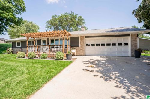 611 Gemini Rd, Hinton, IA, 51024-8833 | Card Image