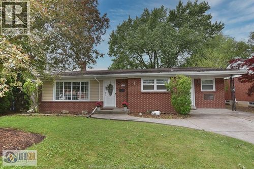 3165 Virginia Park Ave, Windsor, ON, N9E2C1 | Card Image