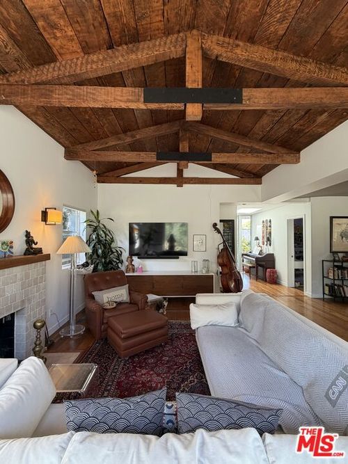 2817 Virginia Ave, Santa Monica, CA, 90404-5030 | Card Image